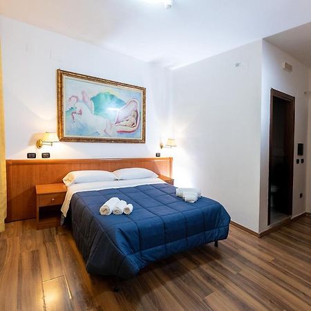 Hotel Pompeii Ruins Torre Annunziata Bagian luar foto