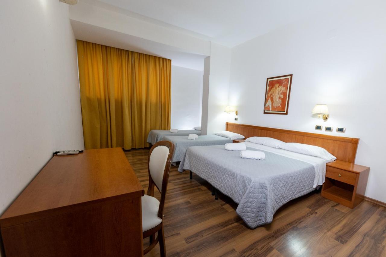 Hotel Pompeii Ruins Torre Annunziata Bagian luar foto