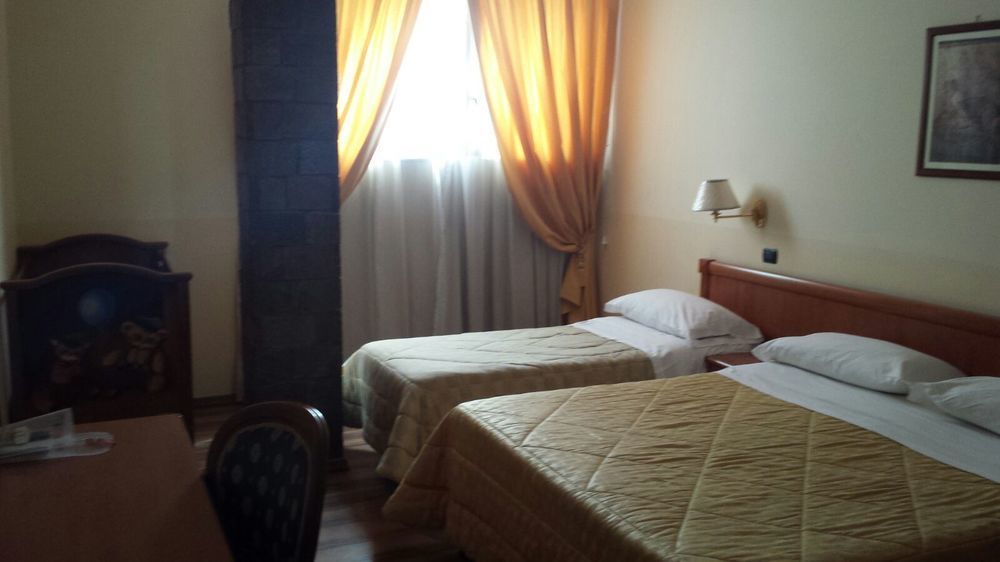 Hotel Pompeii Ruins Torre Annunziata Bagian luar foto